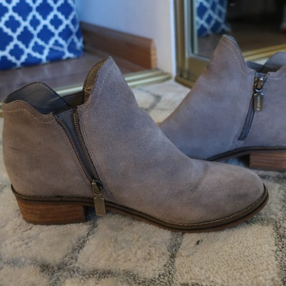 Blondo Waterproof Suede Taupe Booties - Picture 5 of 7